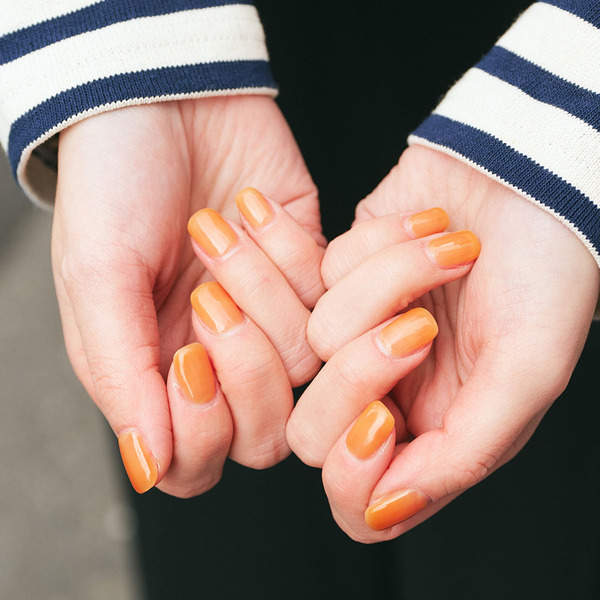 古着でつくるモノトーンコーデ！ 軽やかアイテムが季節感アップの秘訣 | HugMug