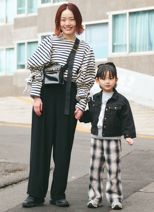 古着でつくるモノトーンコーデ！ 軽やかアイテムが季節感アップの秘訣 | HugMug