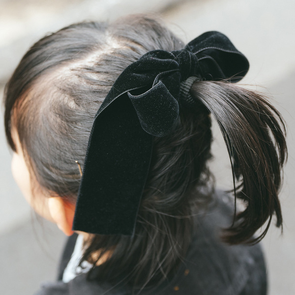 古着でつくるモノトーンコーデ！ 軽やかアイテムが季節感アップの秘訣 | HugMug