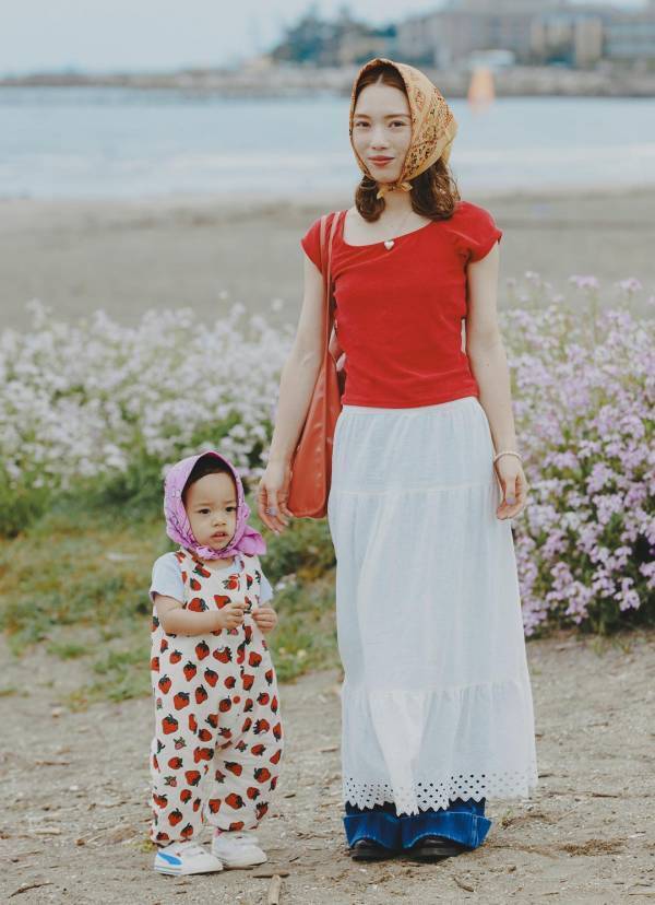 親子でバンダナを真知子巻き！ ヴィンテージ感溢れる夏コーデ | HugMug