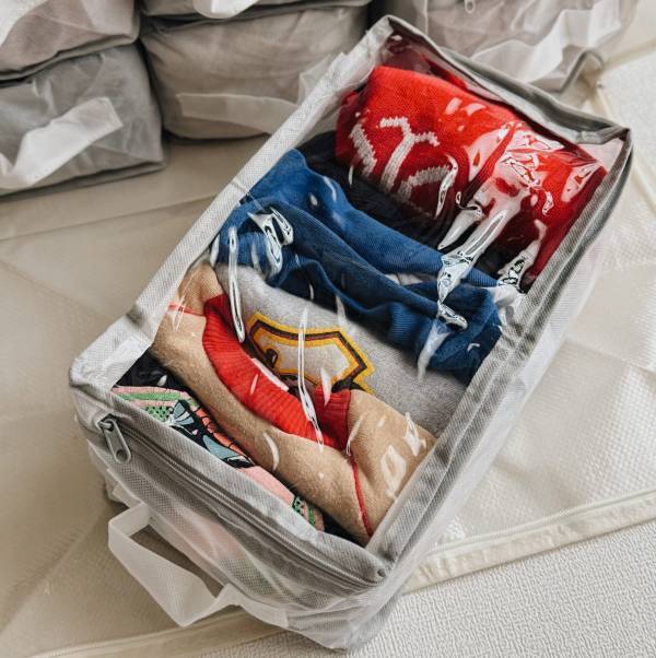 【ダイソー】子ども服収納にお困りの方必見！あの「収納袋」が神フィット！ | HugMug