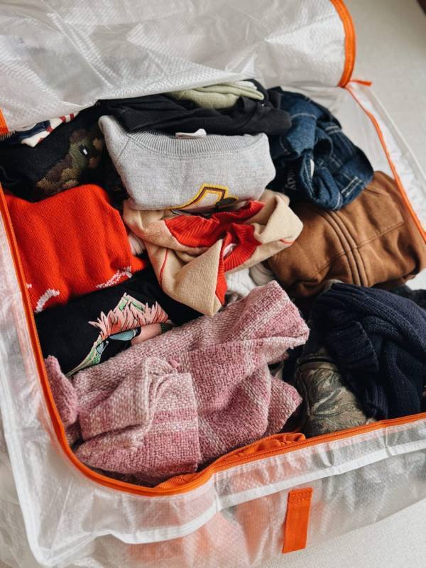 【ダイソー】子ども服収納にお困りの方必見！あの「収納袋」が神フィット！ | HugMug