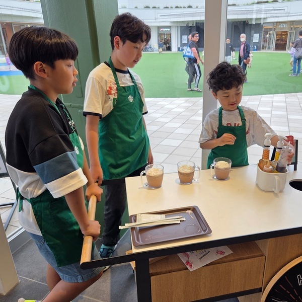 【スタバ】国内に３店舗のみ！？子ども用「キッズフラペチーノ」知ってる？ | HugMug