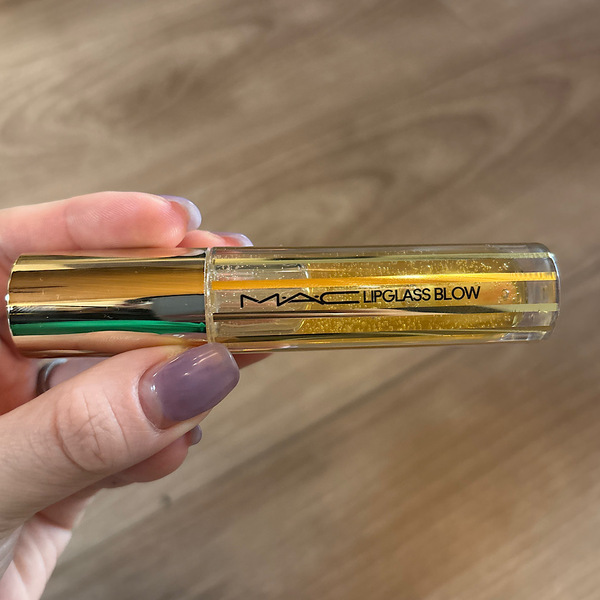 異次元のプルプル感！？【M.A.C】ジンジャジンガーで魅力引き立つうる神リップ | HugMug