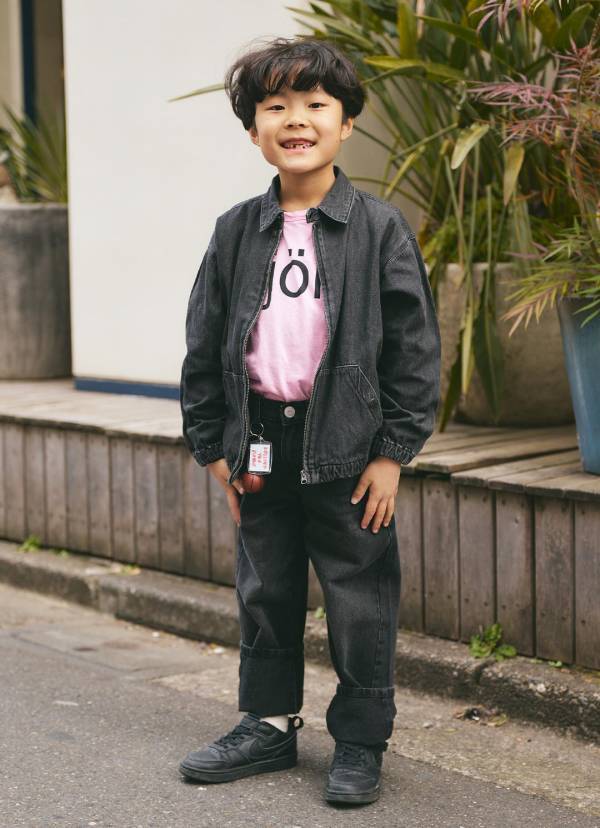 『ZARA KIDS』のデニムで即こなれ見え！ ピンク×ブラックで親子リンク  | HugMug