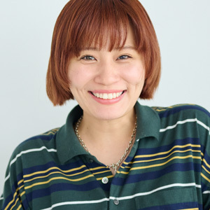 “低め&amp;外め”が新しい！プロ直伝・時短で洒落るトレンドチーク7選 | HugMug