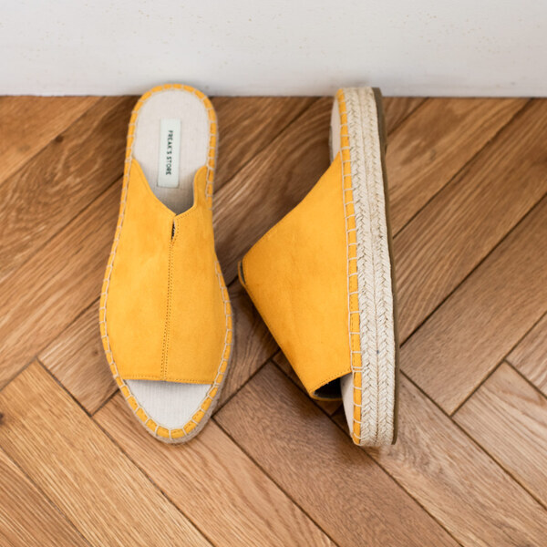 トレンドも歩きやすさも叶える！【最新サンダル＆スニーカー10選】 | HugMug