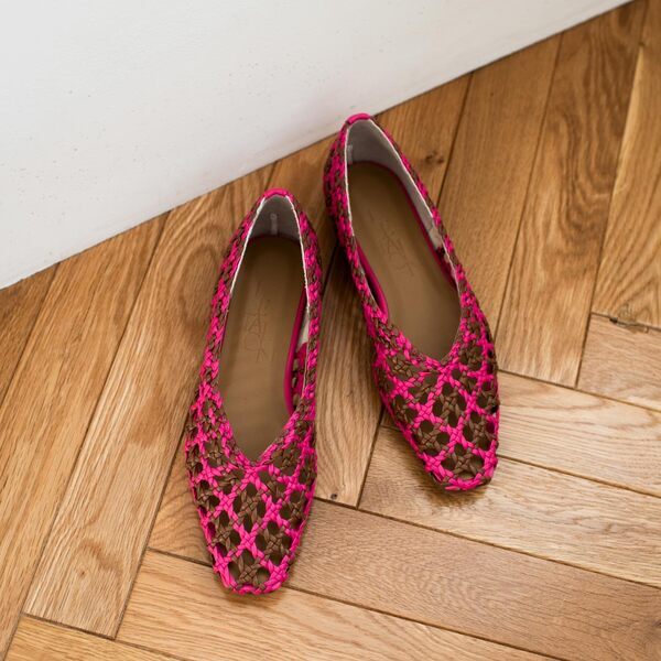 トレンドも歩きやすさも叶える！【最新サンダル＆スニーカー10選】 | HugMug