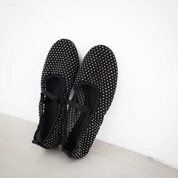 トレンドも歩きやすさも叶える！【最新サンダル＆スニーカー10選】 | HugMug