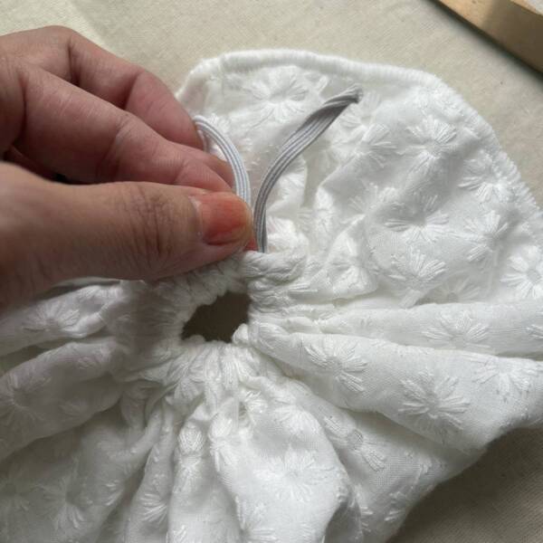 【GU】レースシュシュが簡単アレンジで流行のBIGサイズに早変わり！ | HugMug