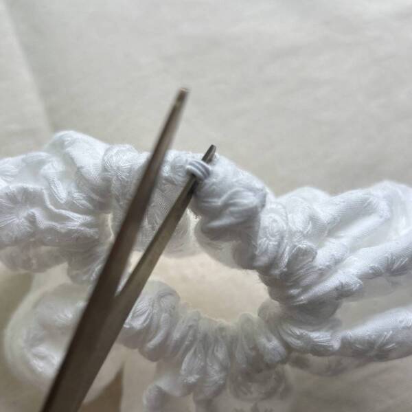 【GU】レースシュシュが簡単アレンジで流行のBIGサイズに早変わり！ | HugMug