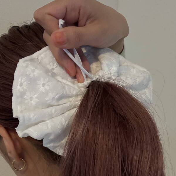 【GU】レースシュシュが簡単アレンジで流行のBIGサイズに早変わり！ | HugMug