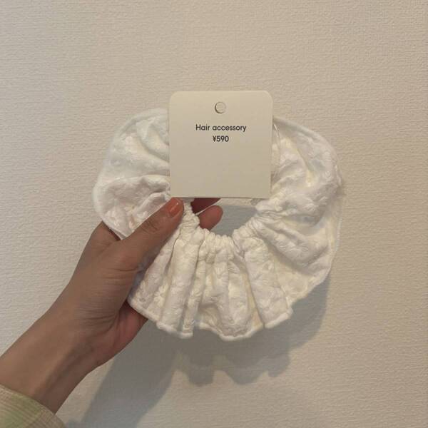 【GU】レースシュシュが簡単アレンジで流行のBIGサイズに早変わり！ | HugMug