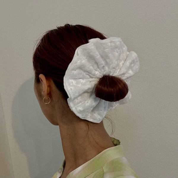 【GU】レースシュシュが簡単アレンジで流行のBIGサイズに早変わり！ | HugMug