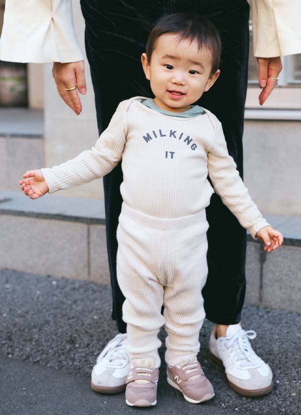 【街に行ける洗練カジュアルコーデ】色違い兄妹リンクコーデが可愛すぎ！ | HugMug