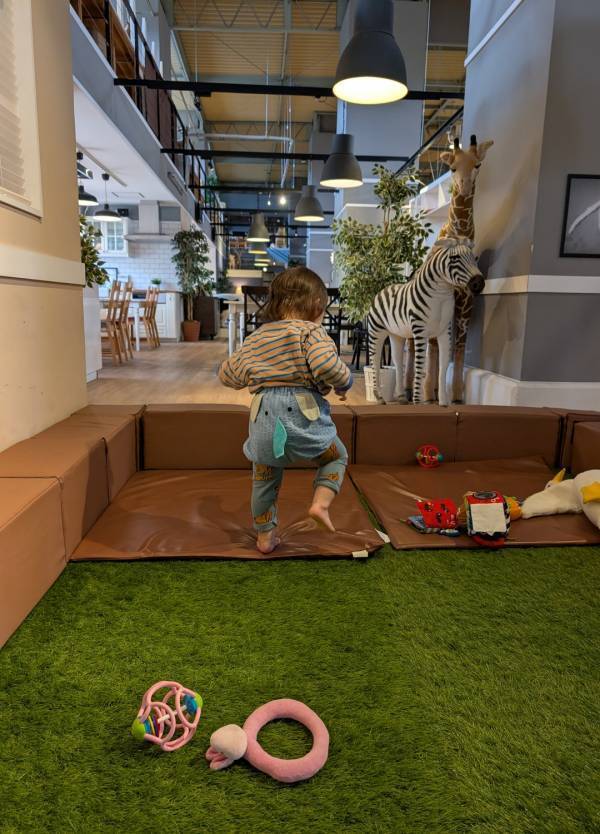 【3時間900円】フリードリンク＆持ち込み可！プレイグラウンドもあるSTUDIO make over | HugMug