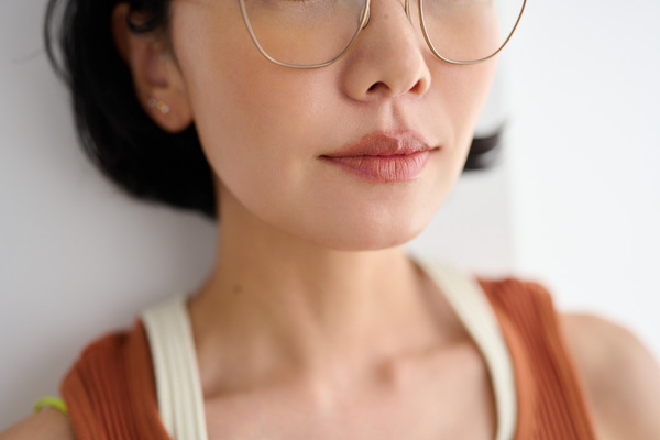 トレンド&amp;定番メガネがさらに洒落るメイクって？【ヘアメイク福岡玲衣さん直伝】 | HugMug