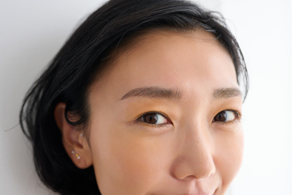 トレンド&amp;定番メガネがさらに洒落るメイクって？【ヘアメイク福岡玲衣さん直伝】 | HugMug