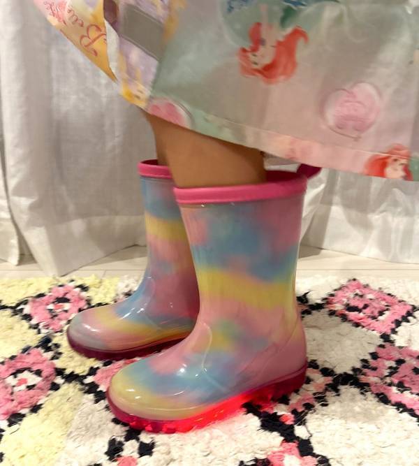 雨の日のおでかけも楽しくなる！ おしゃれキッズ愛用のレイングッズ8選 | HugMug