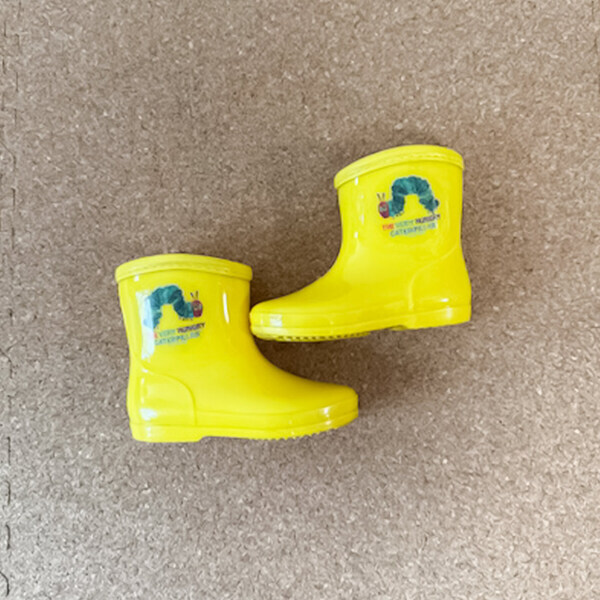 雨の日のおでかけも楽しくなる！ おしゃれキッズ愛用のレイングッズ8選 | HugMug