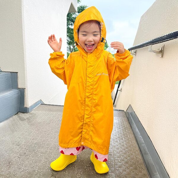 雨の日のおでかけも楽しくなる！ おしゃれキッズ愛用のレイングッズ8選 | HugMug
