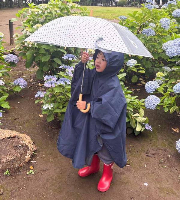 雨の日のおでかけも楽しくなる！ おしゃれキッズ愛用のレイングッズ8選 | HugMug