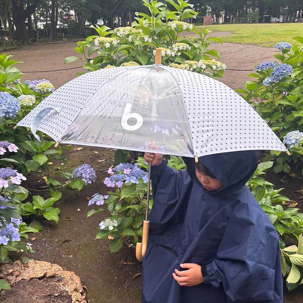 雨の日のおでかけも楽しくなる！ おしゃれキッズ愛用のレイングッズ8選 | HugMug