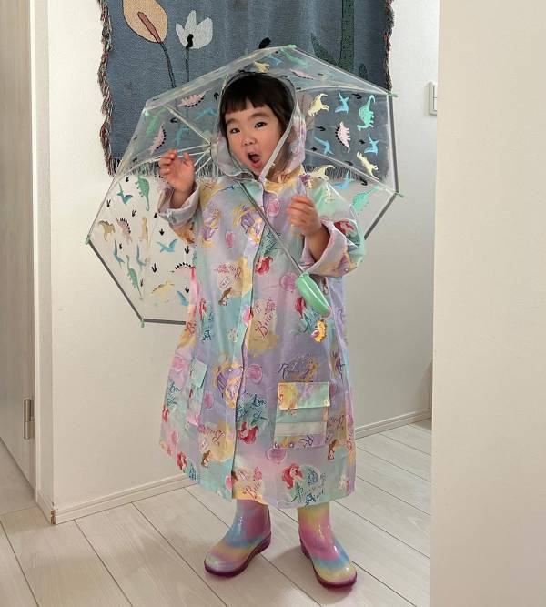 雨の日のおでかけも楽しくなる！ おしゃれキッズ愛用のレイングッズ8選 | HugMug