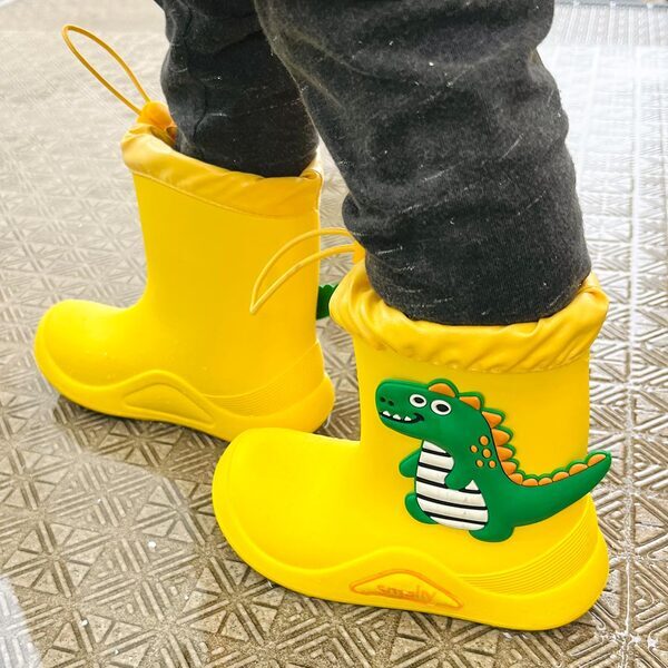 雨の日のおでかけも楽しくなる！ おしゃれキッズ愛用のレイングッズ8選 | HugMug