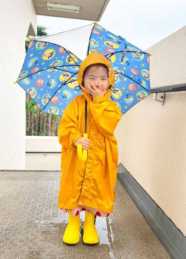雨の日のおでかけも楽しくなる！ おしゃれキッズ愛用のレイングッズ8選 | HugMug