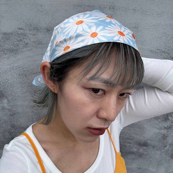 簡単＆トレンド感満載！最速でおしゃれに見せるスカーフアレンジ3選 | HugMug