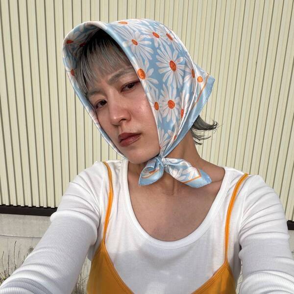 簡単＆トレンド感満載！最速でおしゃれに見せるスカーフアレンジ3選 | HugMug