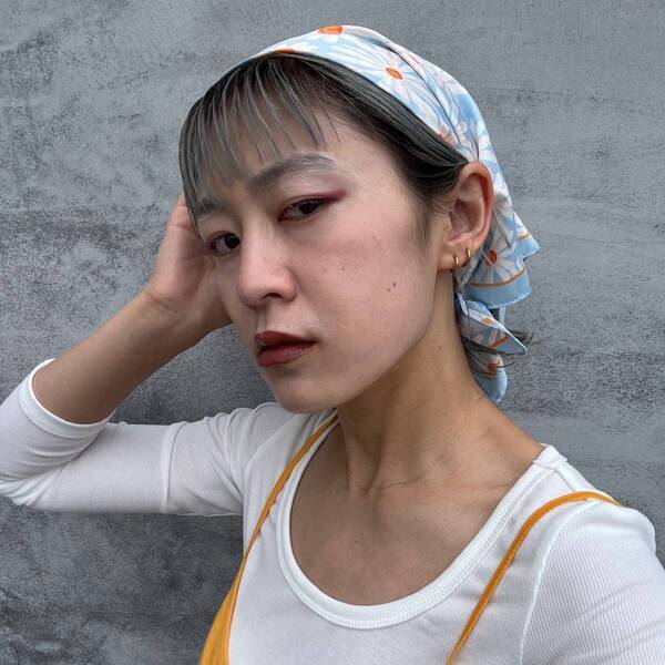 簡単＆トレンド感満載！最速でおしゃれに見せるスカーフアレンジ3選 | HugMug