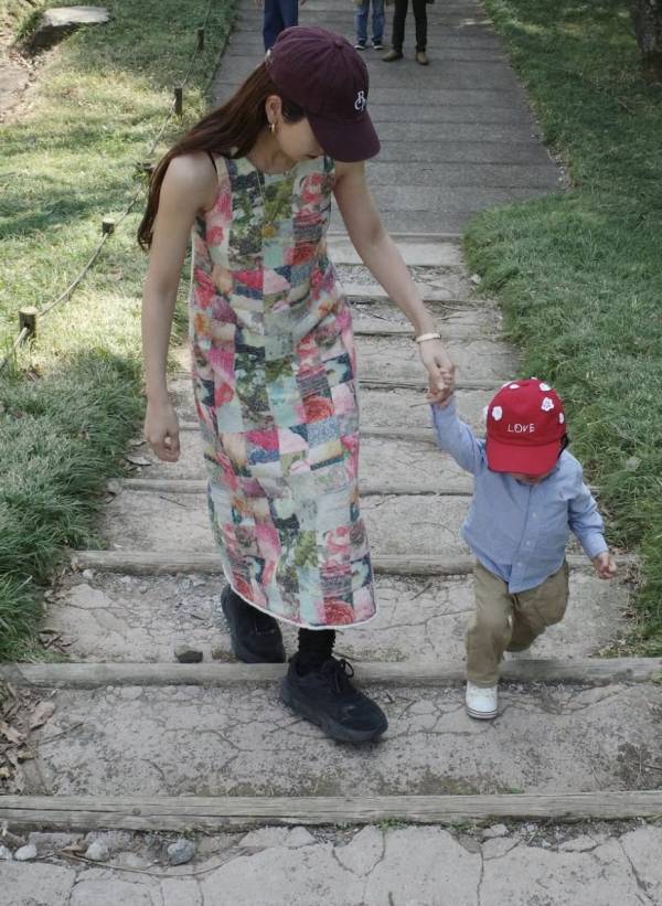 【おしゃれ親子のクローゼット】スタイルをつくる愛用品・自立を育む“子ども服収納”を大公開！ | HugMug