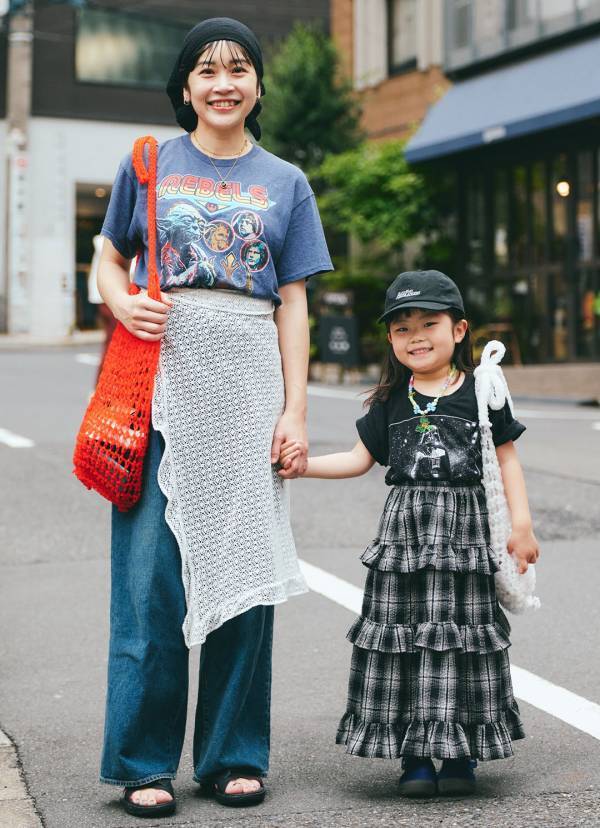 その赤バッグハンドメイドなの！？古着使いの技あり親子コーデ | HugMug