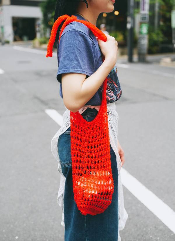 その赤バッグハンドメイドなの！？古着使いの技あり親子コーデ | HugMug