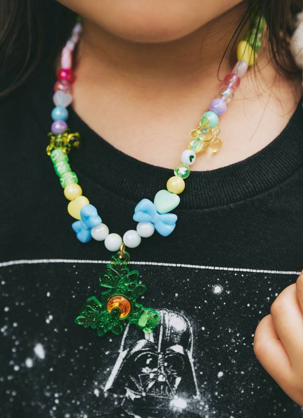 その赤バッグハンドメイドなの！？古着使いの技あり親子コーデ | HugMug