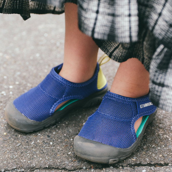 その赤バッグハンドメイドなの！？古着使いの技あり親子コーデ | HugMug