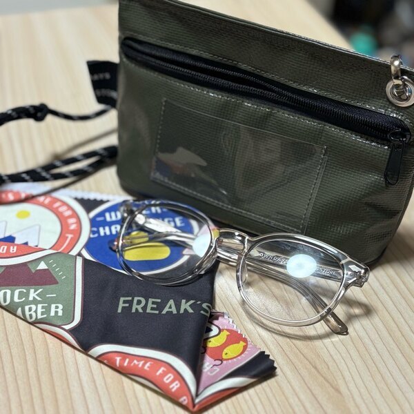 調光サングラスだから室内でもずっとつけれる！トレンドのクリアフレームは絶対買い『FREAK’S STORE×OWNDAYS』 | HugMug