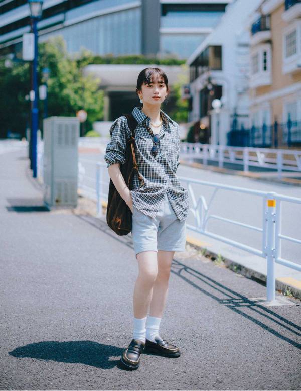 宮城 舞さん＆ぷにゅこちゃんの私服スナップ！ おしゃれも動きやすさも両立した公園コーデ | HugMug