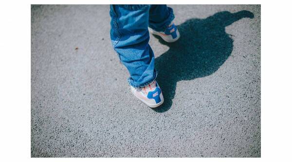 宮城 舞さん＆ぷにゅこちゃんの私服スナップ！ おしゃれも動きやすさも両立した公園コーデ | HugMug