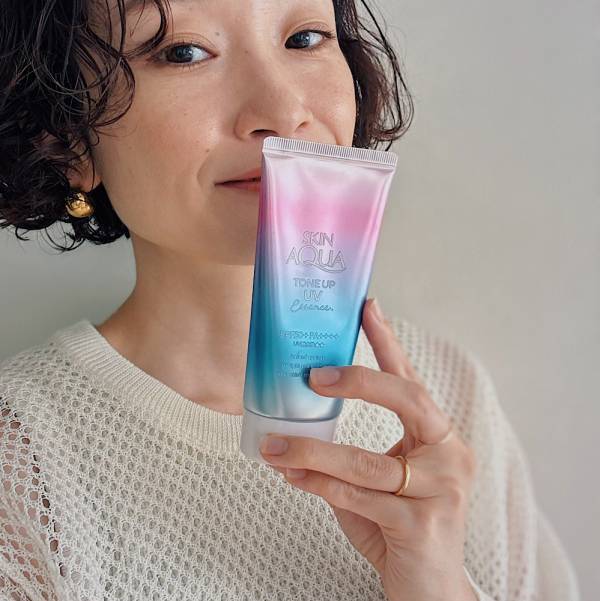夏の神アイテム！トーンアップと日焼け対策が同時に叶う【スキンアクアトーンアップUV】 | HugMug