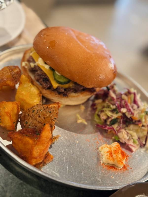 【子連れランチ】今話題の二子玉川のフードコート【P.】に行ってみた！座席やおすすめメニューをご紹介！ | HugMug