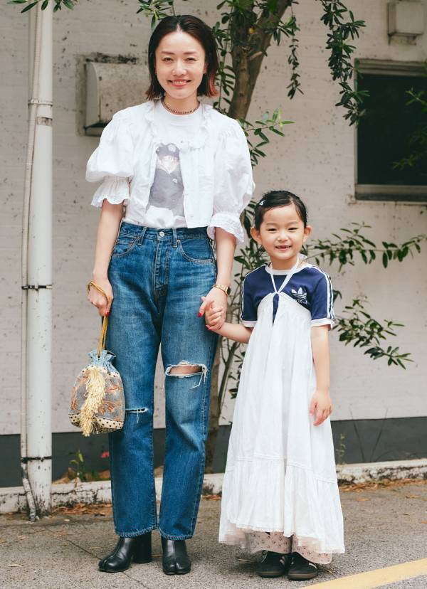 ヴィンテージMIXが超優秀！ 白×ブルーで爽やか親子リンクコーデ | HugMug