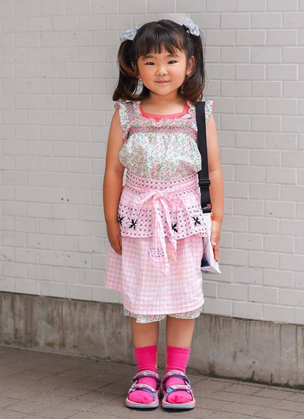 【ヴィンテージ好きな親子コーデ】ママと娘のエプロンリンクが可愛すぎ！ | HugMug