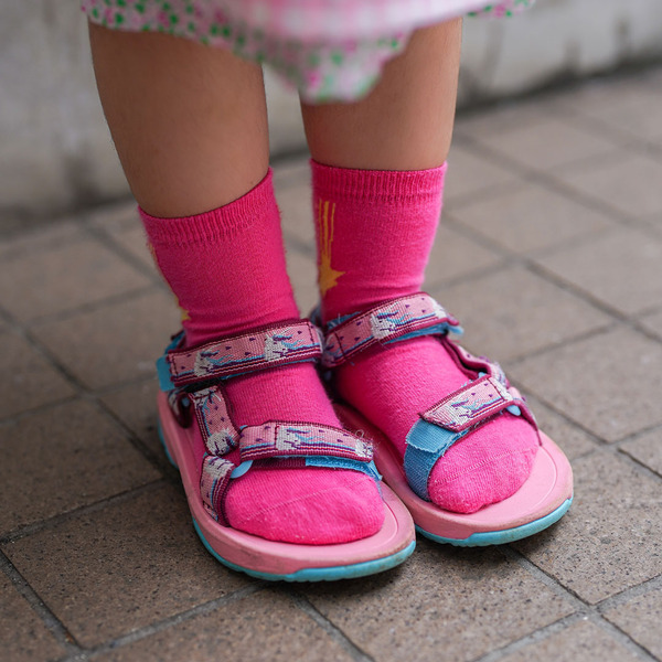 【ヴィンテージ好きな親子コーデ】ママと娘のエプロンリンクが可愛すぎ！ | HugMug