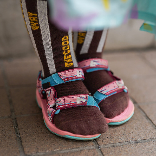 【ヴィンテージ好きな親子コーデ】ママと娘のエプロンリンクが可愛すぎ！ | HugMug