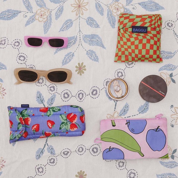 子育て中ママのバッグの中身見せて！【ヴィンテージショップオーナーHanaさん】 | HugMug