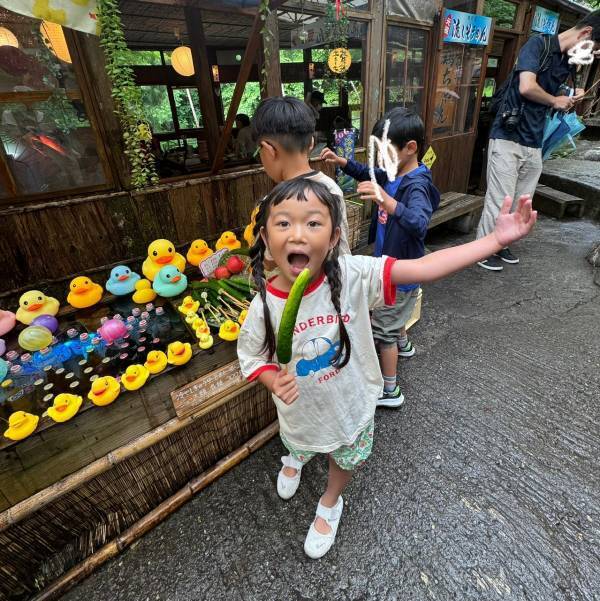 【幼児300円】涼しい滝の側で流しそうめん食べ放題！＆魚釣りも楽しめる最高スポット」 | HugMug