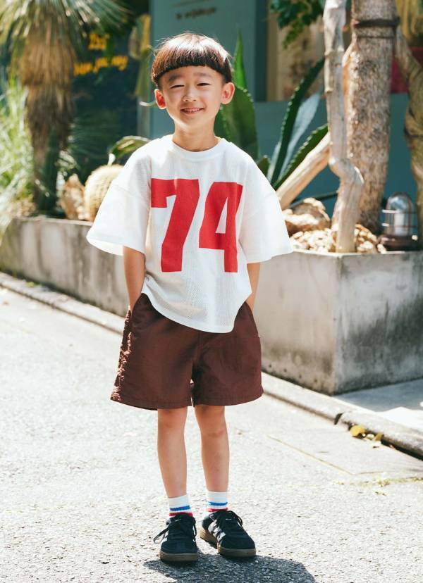 【ZARA】のナンバリングTがめちゃかわ！ レッドをキーカラーにした親子コーデ  | HugMug